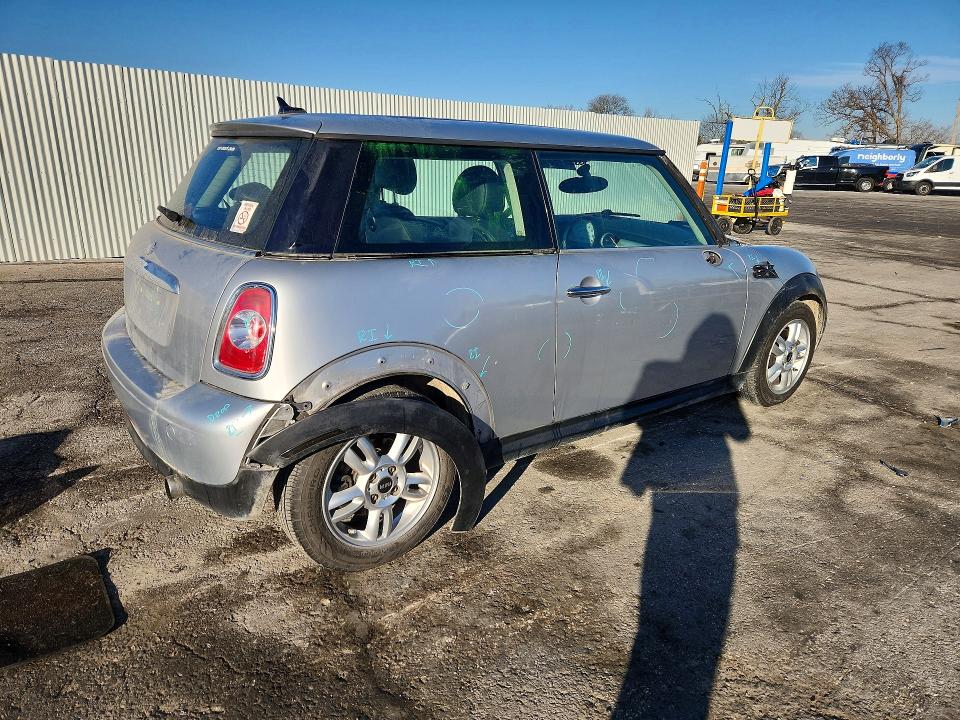 Photo 3 from auction – 2011 MINI COOPER with VIN WMWSU3C54BT097126