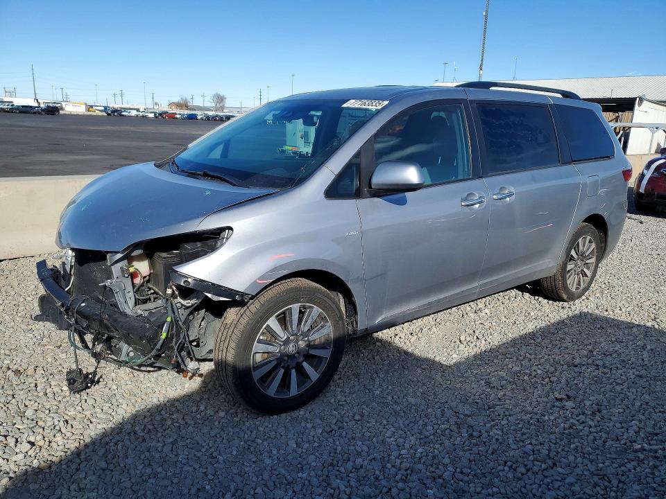 TOYOTA SIENNA XLE 2018 with VIN 5TDDZ3DC4JS205977 - Photo from auction