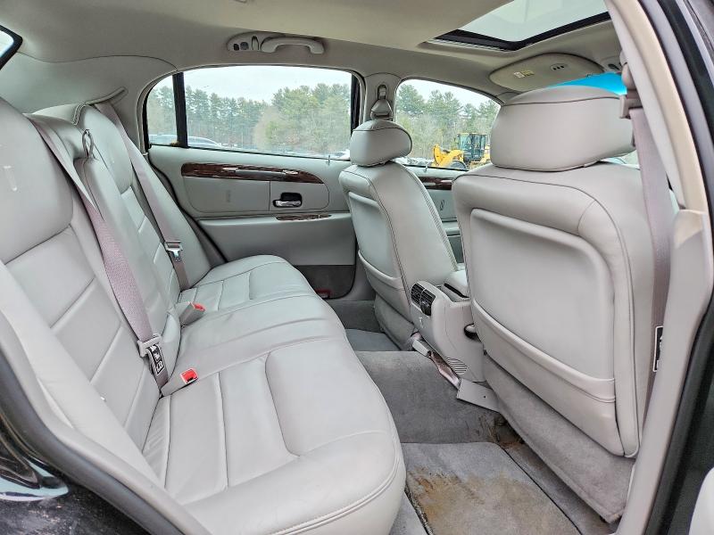Photo 10 from auction – 2002 LINCOLN TOWN CAR S with VIN 1LNHM82W72Y618049