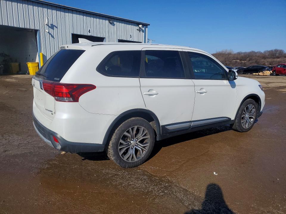 Photo 3 from auction – 2018 MITSUBISHI OUTLANDER with VIN JA4AZ3A34JZ034311