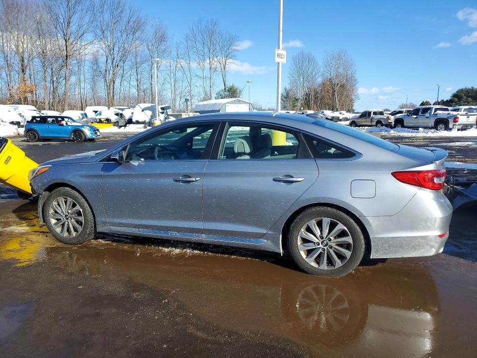 Photo 2 from auction – 2016 HYUNDAI SONATA with VIN 5NPE34AF1GH263098