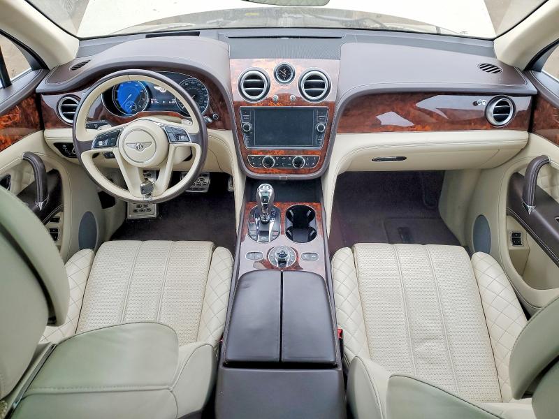 Photo 8 from auction – 2017 BENTLY BENTAYGA with VIN SJAAC2ZV4HC014159