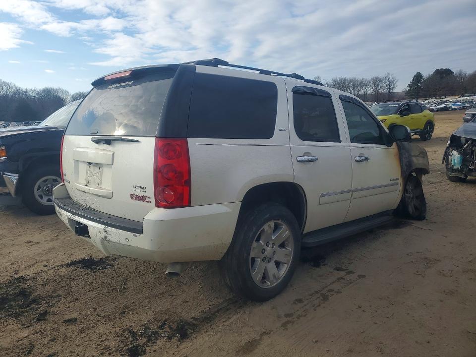 Photo 3 from auction – 2011 GMC YUKON SLT with VIN 1GKS1CE02BR248124