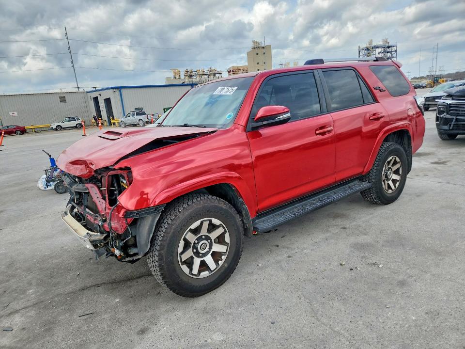 TOYOTA 4RUNNER SR 2018 مع رقم تعريف المركبة JTEBU5JR4J5489154 - صورة من المزاد