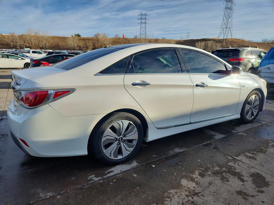 Photo 3 from auction – 2015 HYUNDAI SONATA HYB with VIN KMHEC4A48FA127938