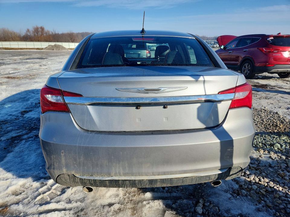 Photo 6 from auction – 2013 CHRYSLER 200 with VIN 1C3CCBCG2DN747296