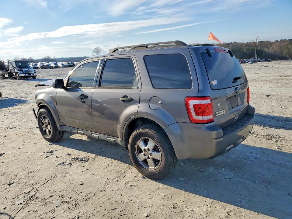 Photo 2 from auction – 2011 FORD ESCAPE XLT with VIN 1FMCU0D70BKB36415