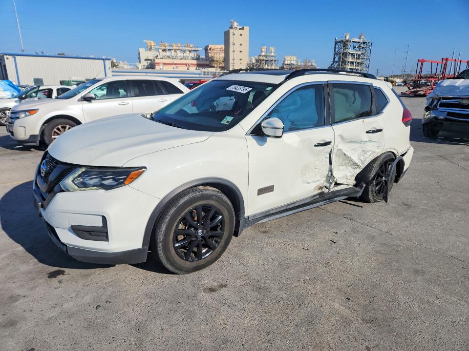 NISSAN ROGUE 2017 with VIN 5N1AT2MT7HC757091 - Photo from auction