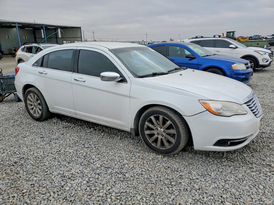 Photo 4 from auction – 2014 CHRYSLER 200 LIMITE with VIN 1C3CCBCG5EN100537