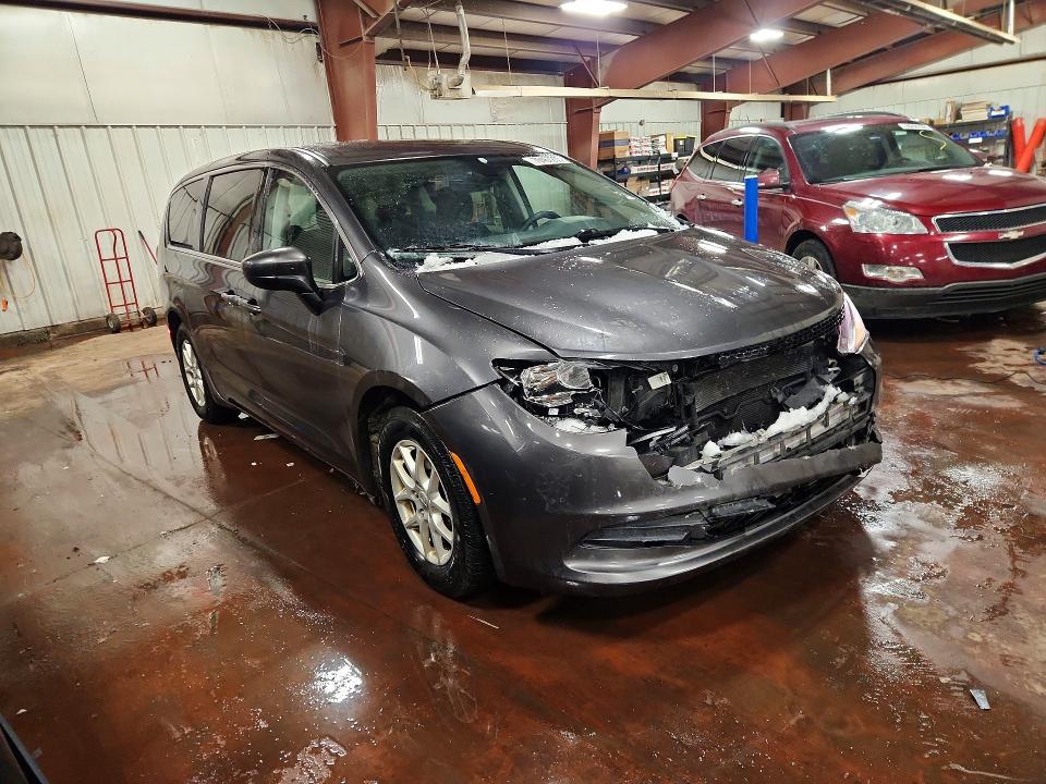 Photo 4 from auction – 2017 CHRYSLER PACIFICA with VIN 2C4RC1DG3HR759142