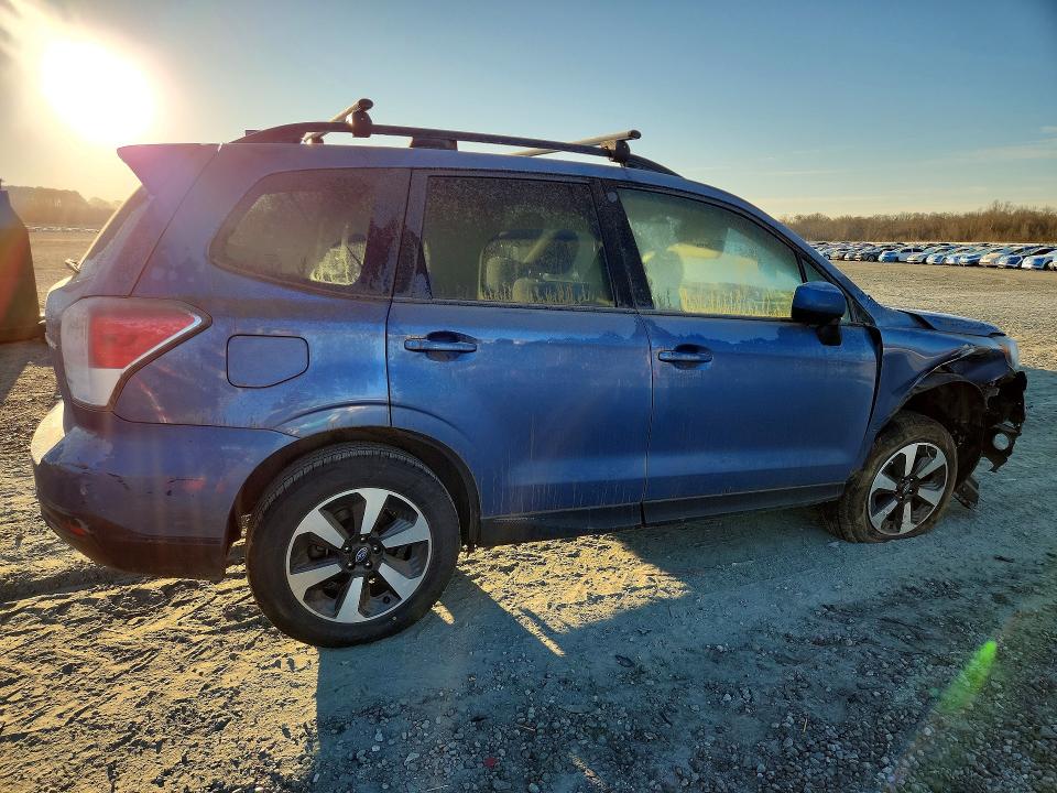 Photo 3 from auction – 2018 SUBARU FORESTER with VIN JF2SJAEC5JH591588