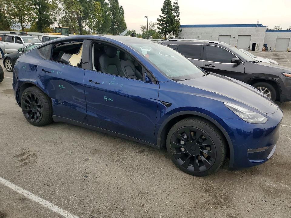 Photo 4 from auction – 2022 TESLA MODEL Y with VIN 7SAYGDEE2NF429596