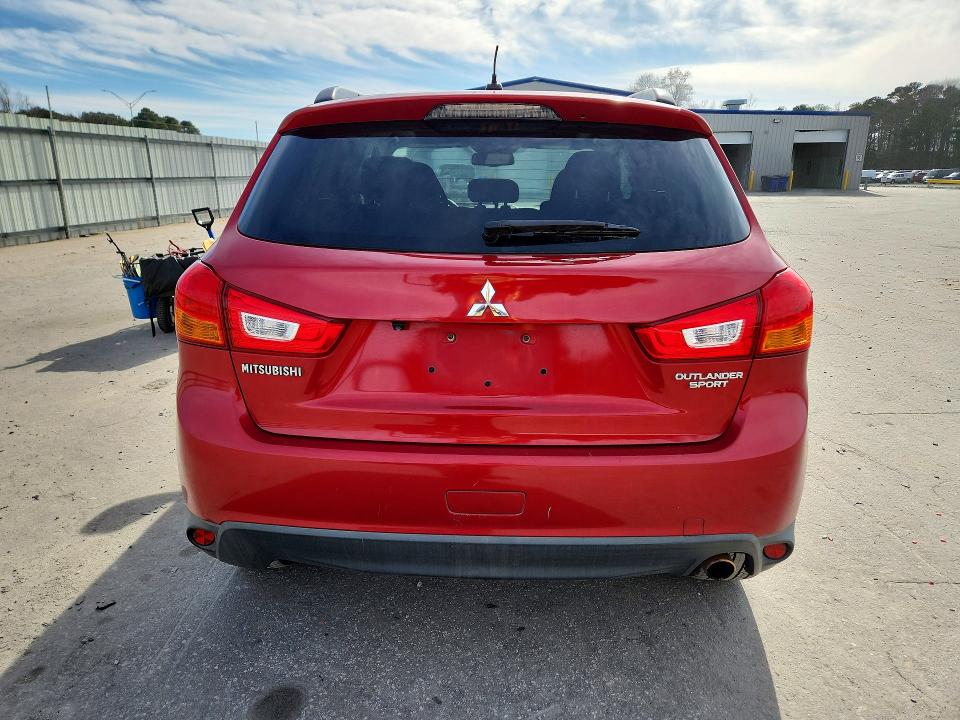 Photo 6 from auction – 2015 MITSUBISHI OUTLANDER with VIN 4A4AP4AU3FE011166