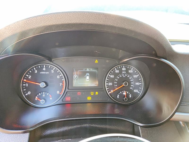 Photo 9 from auction – 2017 KIA OPTIMA with VIN 5XXGT4L36HG124495