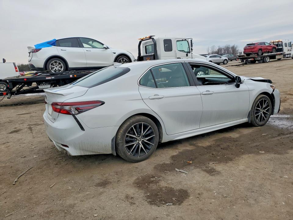 Photo 3 from auction – 2023 TOYOTA CAMRY with VIN 4T1T11AK4PU124609