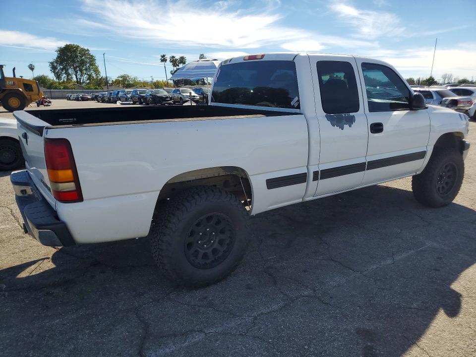 Photo 3 from auction – 2002 CHEVROLET SILVERADO with VIN 2GCEC19T921205842