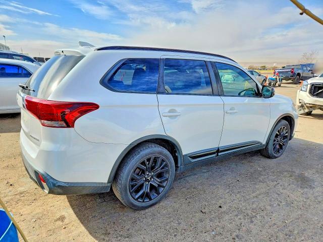 Photo 3 from auction – 2018 MITSUBISHI OUTLANDER with VIN JA4AD3A32JZ030305