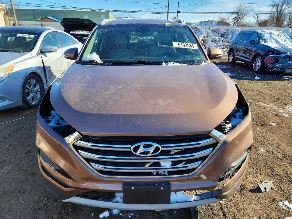 Photo 5 from auction – 2017 HYUNDAI TUCSON LIM with VIN KM8J3CA2XHU358509