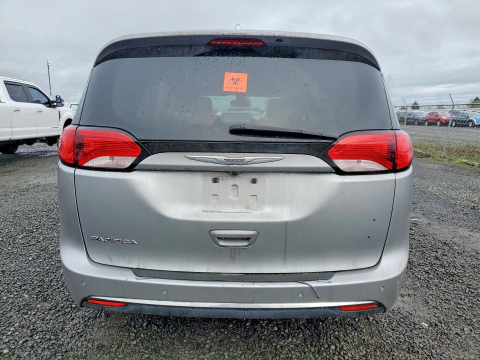 Photo 6 from auction – 2017 CHRYSLER PACIFICA T with VIN 2C4RC1EG9HR560448