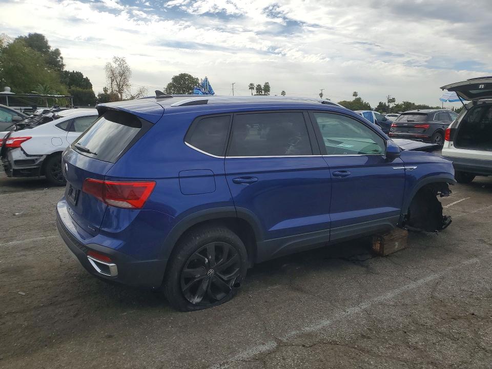 Photo 3 from auction – 2022 VOLKSWAGEN TAOS with VIN 3VVLX7B2XNM085029