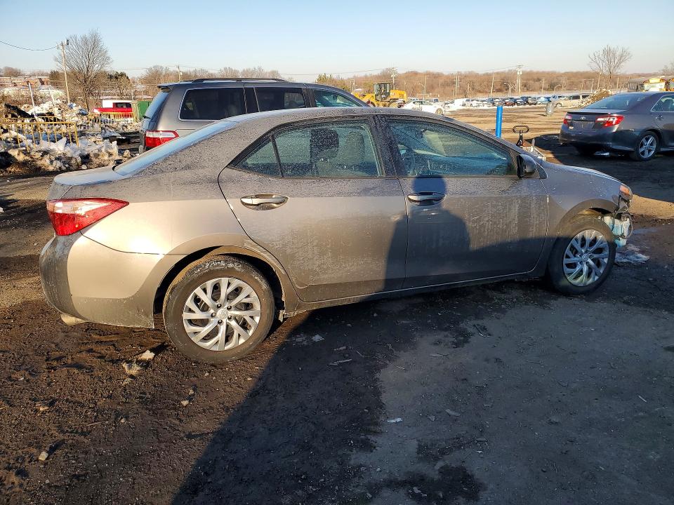 Photo 3 from auction – 2019 TOYOTA COROLLA with VIN 2T1BURHE8KC189975