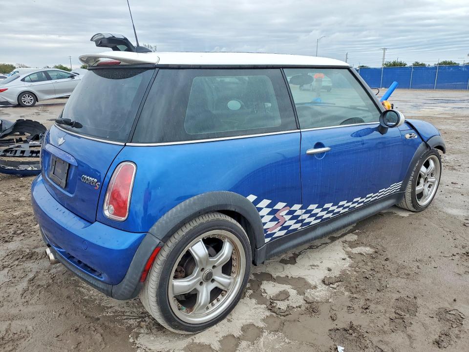 Фото 3 с аукциона – 2006 MINI COOPER S с VIN WMWRE33556TL19058