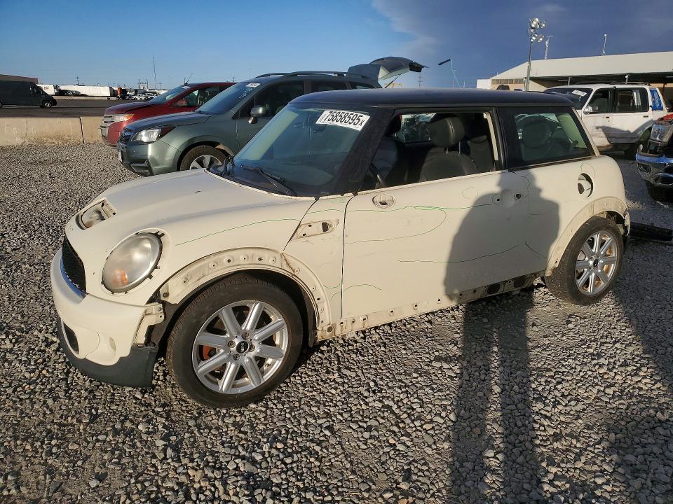 MINI COOPER 2011 with VIN WMWSV3C52BTY23076 - Photo from auction