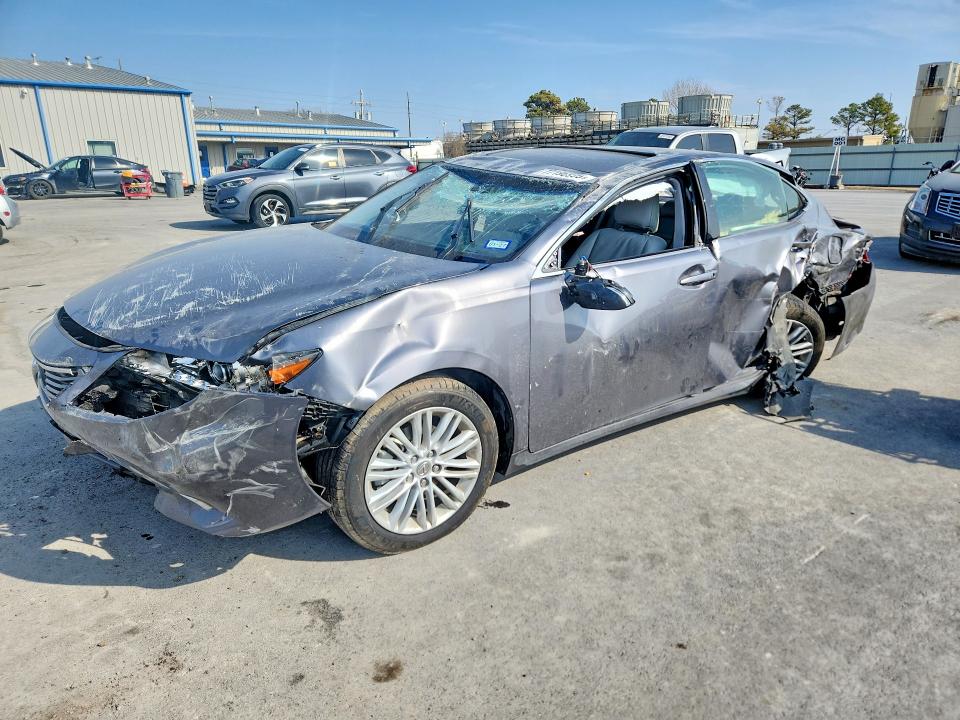 LEXUS ES 350 2013 مع رقم تعريف المركبة JTHBK1GG4D2081377 - صورة من المزاد