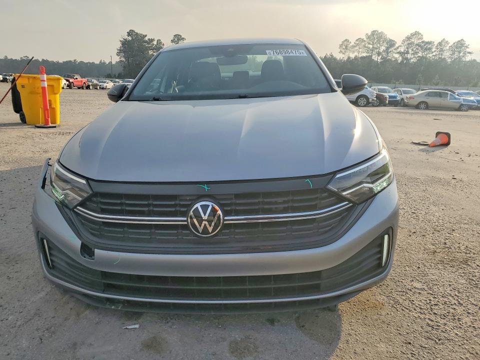 Photo 5 from auction – 2024 VOLKSWAGEN JETTA with VIN 3VWBM7BU7RM017469