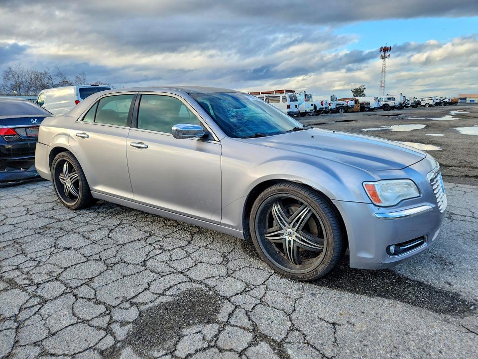 Photo 4 from auction – 2013 CHRYSLER 300C with VIN 2C3CCAETXDH650439