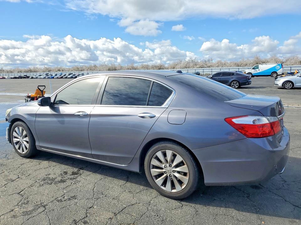 Photo 2 from auction – 2014 HONDA ACCORD with VIN 1HGCR2F87EA090813