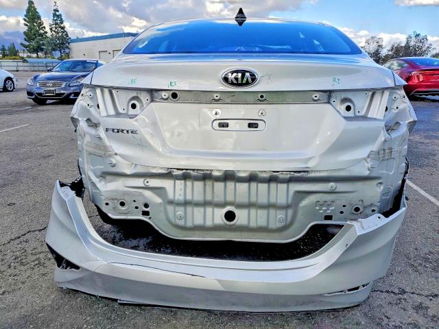 Photo 6 from auction – 2019 KIA FORTE with VIN 3KPF24AD3KE077713