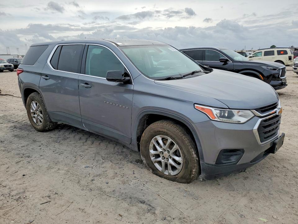 Photo 4 from auction – 2018 CHEVROLET TRAVERSE with VIN 1GNERFKW1JJ180947
