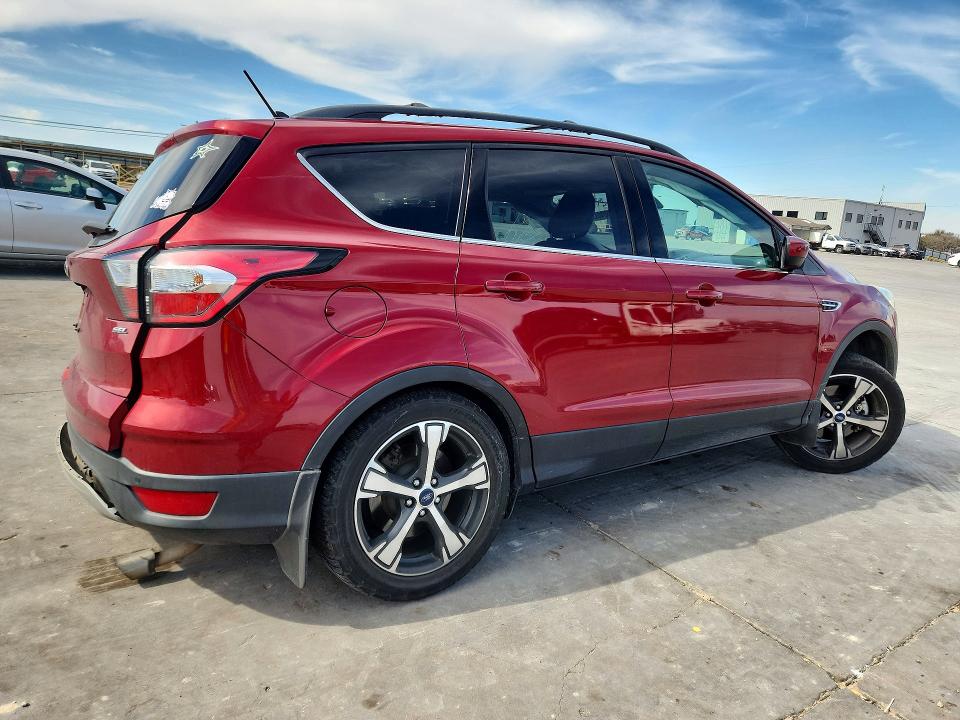 Photo 3 from auction – 2018 FORD ESCAPE with VIN 1FMCU9HD5JUA30971