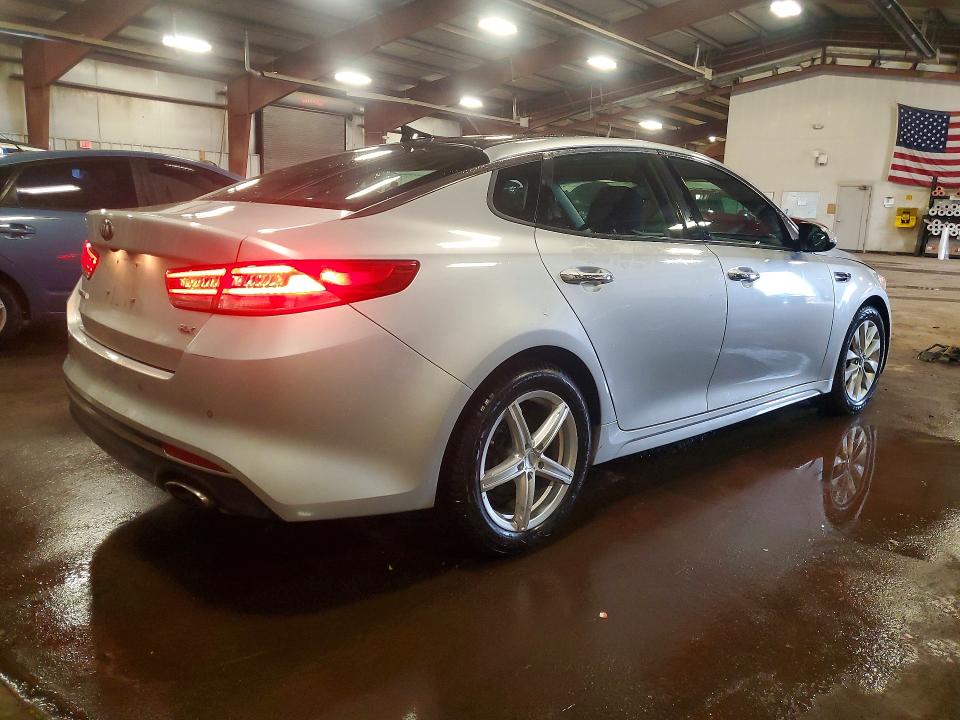 Photo 3 from auction – 2017 KIA OPTIMA with VIN 5XXGU4L38HG159844