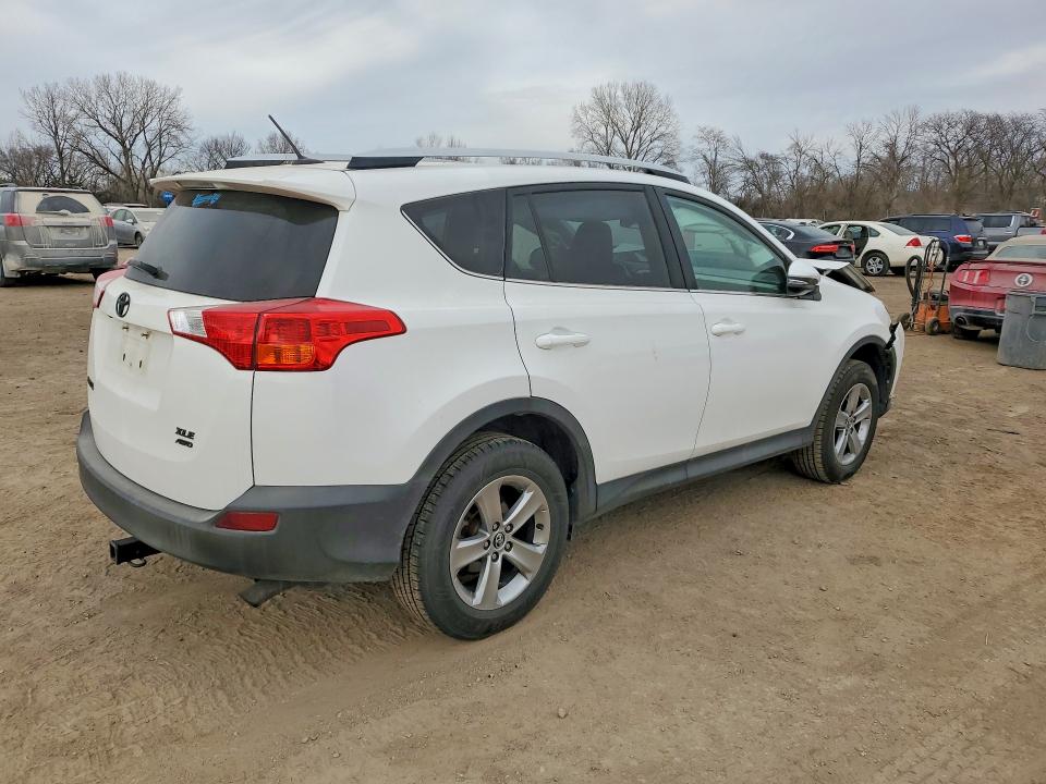 Photo 3 from auction – 2015 TOYOTA RAV4 with VIN 2T3RFREV0FW289559