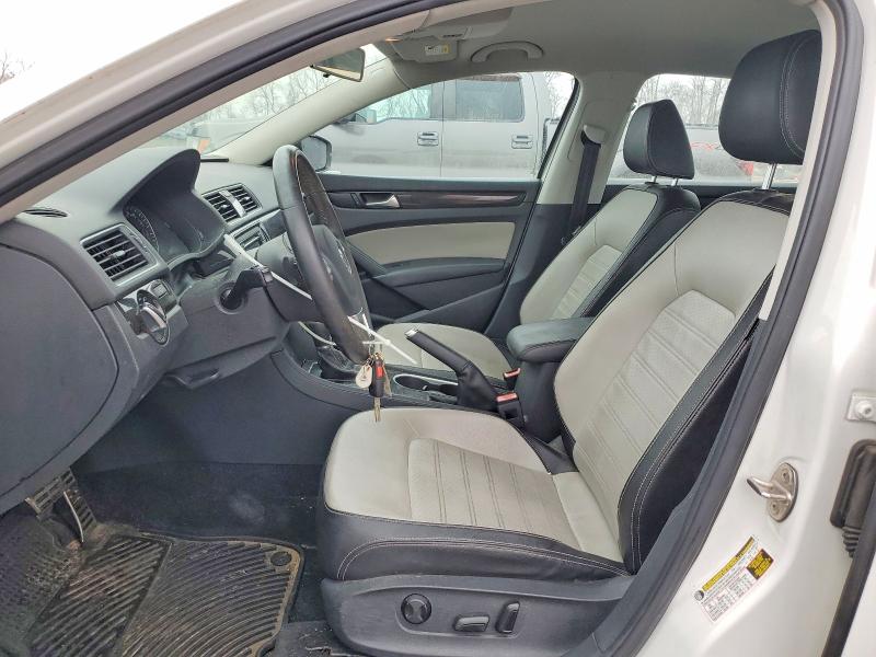 Photo 7 from auction – 2015 VOLKSWAGEN PASSAT with VIN 1VWBT7A38FC028053