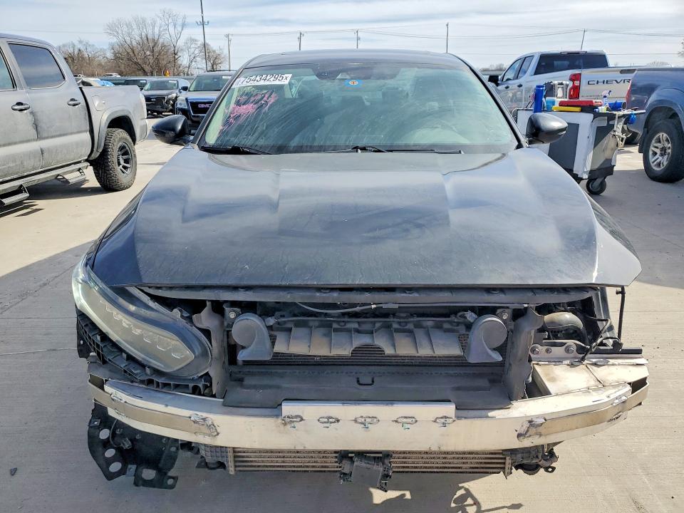 Photo 5 from auction – 2018 HONDA ACCORD with VIN 1HGCV1F92JA120695