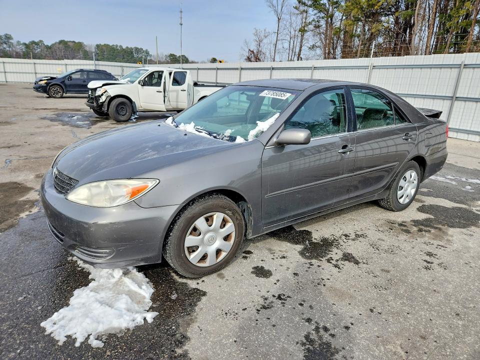 TOYOTA CAMRY LE 2004 with VIN 4T1BE32K54U855765 - Photo from auction