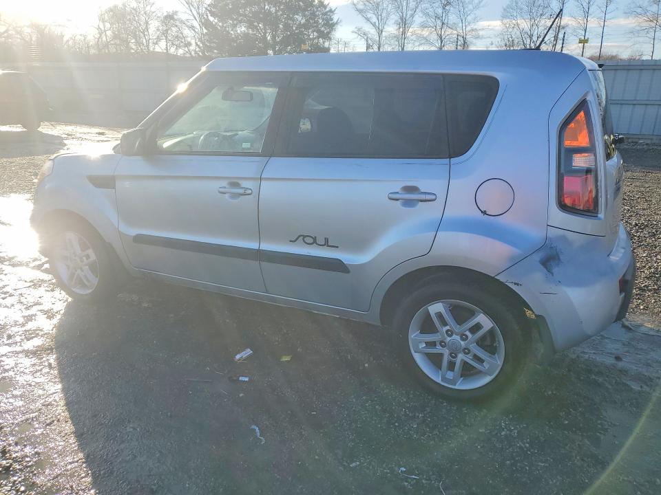 Photo 2 from auction – 2011 KIA SOUL + with VIN KNDJT2A24B7705272