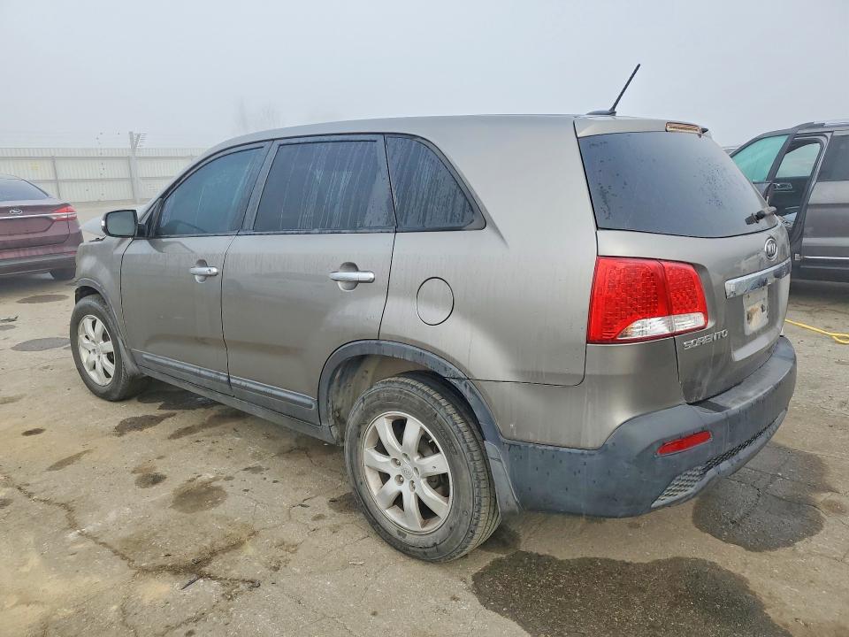 Photo 2 from auction – 2011 KIA SORENTO with VIN 5XYKT3A13BG006946