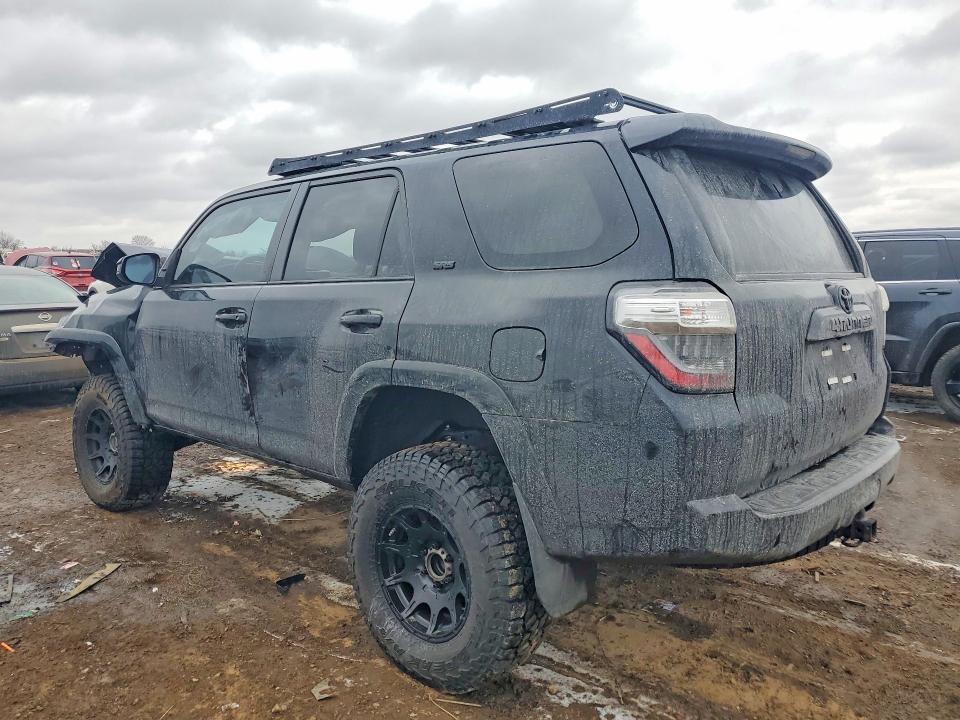 صورة رقم 2 من المزاد - 2017 TOYOTA 4RUNNER SR مع VIN JTEBU5JR1H5453948