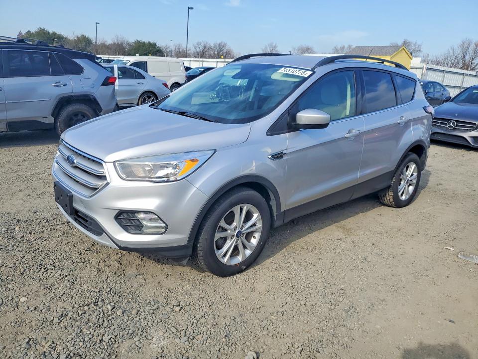 Zdjęcie 1 z aukcji – 2018 FORD ESCAPE SE z VIN 1FMCU0GD3JUD23037