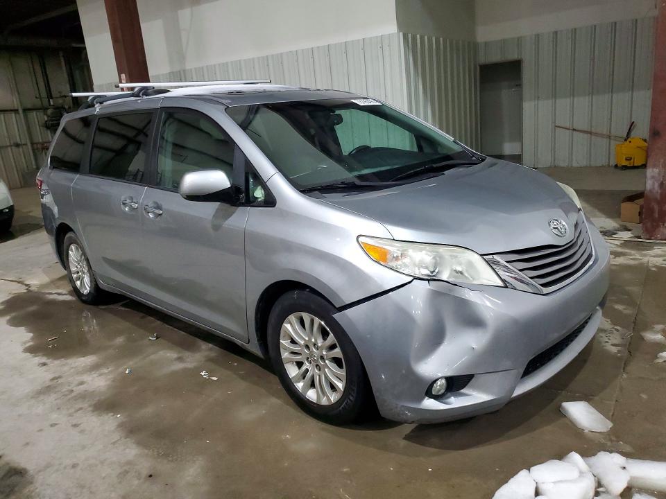 Photo 4 from auction – 2016 TOYOTA SIENNA with VIN 5TDYK3DC1GS757807
