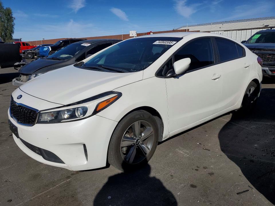 KIA FORTE 2018 con VIN 3KPFL4A73JE224425 - Foto de la subasta