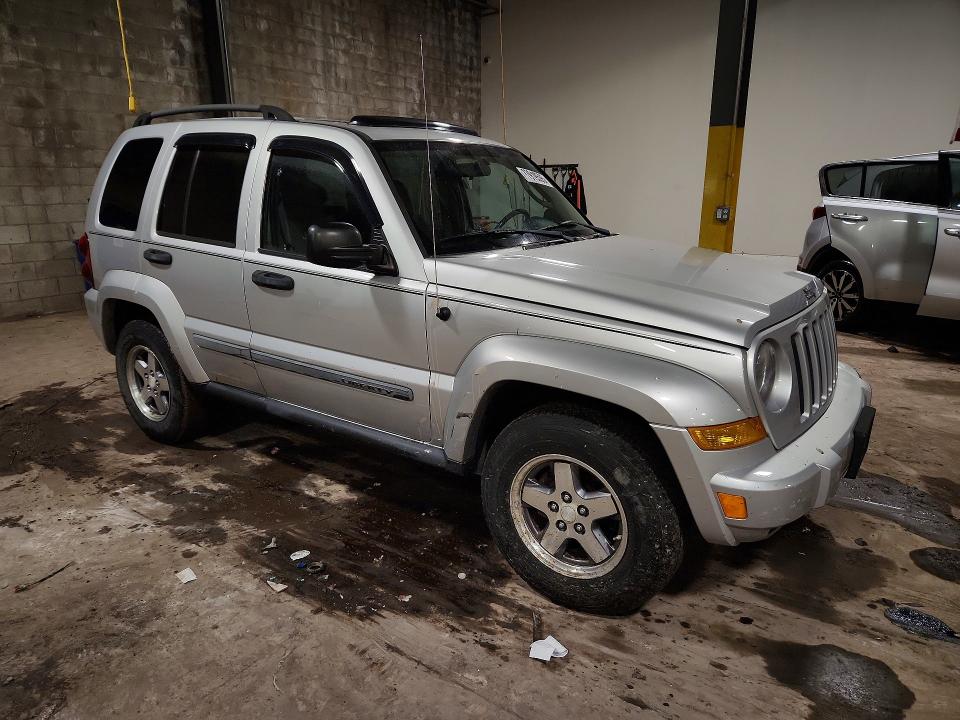Photo 4 from auction – 2005 JEEP LIBERTY with VIN 1J4GL38K25W664876