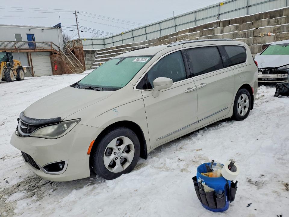 CHRYSLER PACIFICA 2017 with VIN 2C4RC1EG5HR555828 - Photo from auction