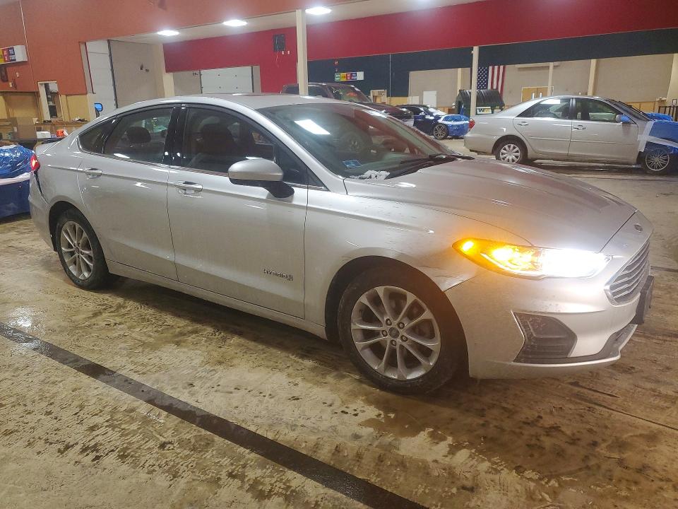 Photo 4 from auction – 2019 FORD FUSION with VIN 3FA6P0LU7KR212651