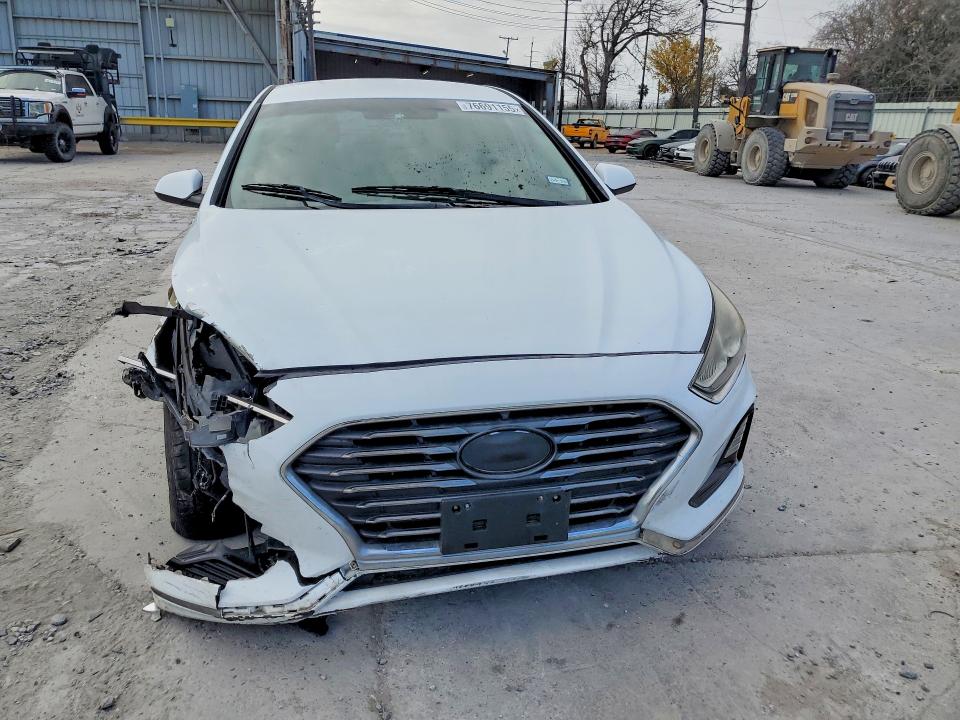 Photo 5 from auction – 2018 HYUNDAI SONATA SE with VIN 5NPE24AF3JH619397