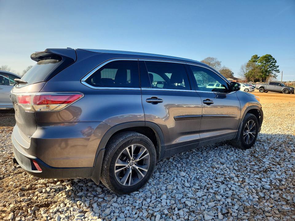 Photo 3 from auction – 2016 TOYOTA HIGHLANDER with VIN 5TDKKRFH2GS138120